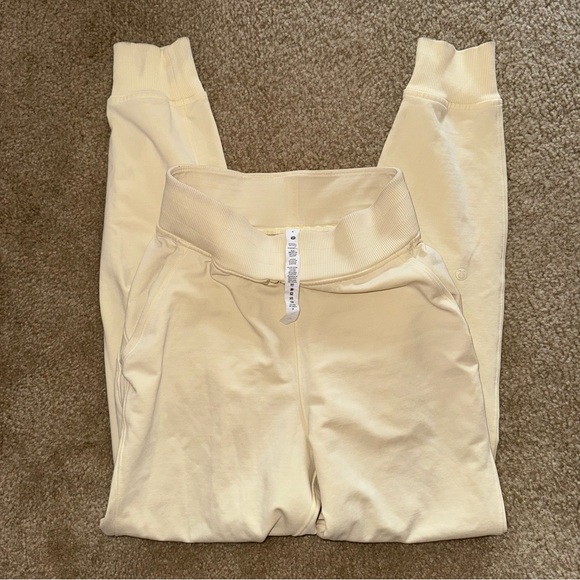 EUC, Lululemon LA Warm Down High-Rise Jogger, Lemon Chiffon, Size 4, NO PILLING! - Picture 7 of 7